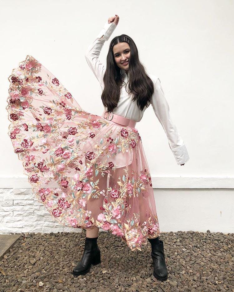 instagram.com/stephaniepoetri