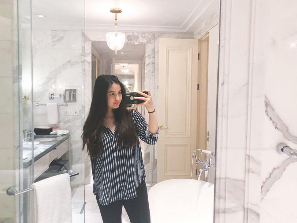 instagram.com/stephaniepoetri