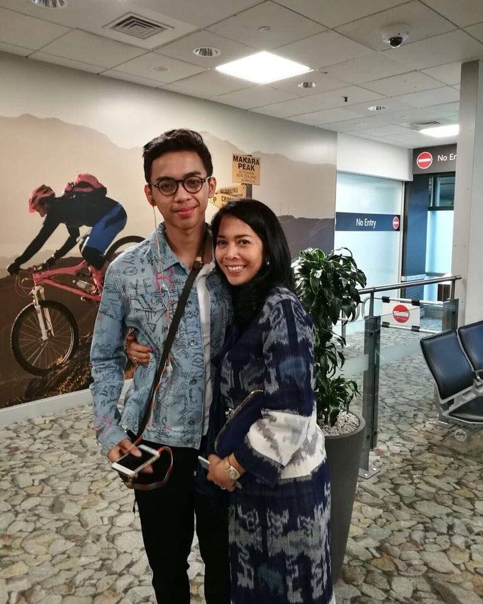 instagram.com/dewi.t.yahya