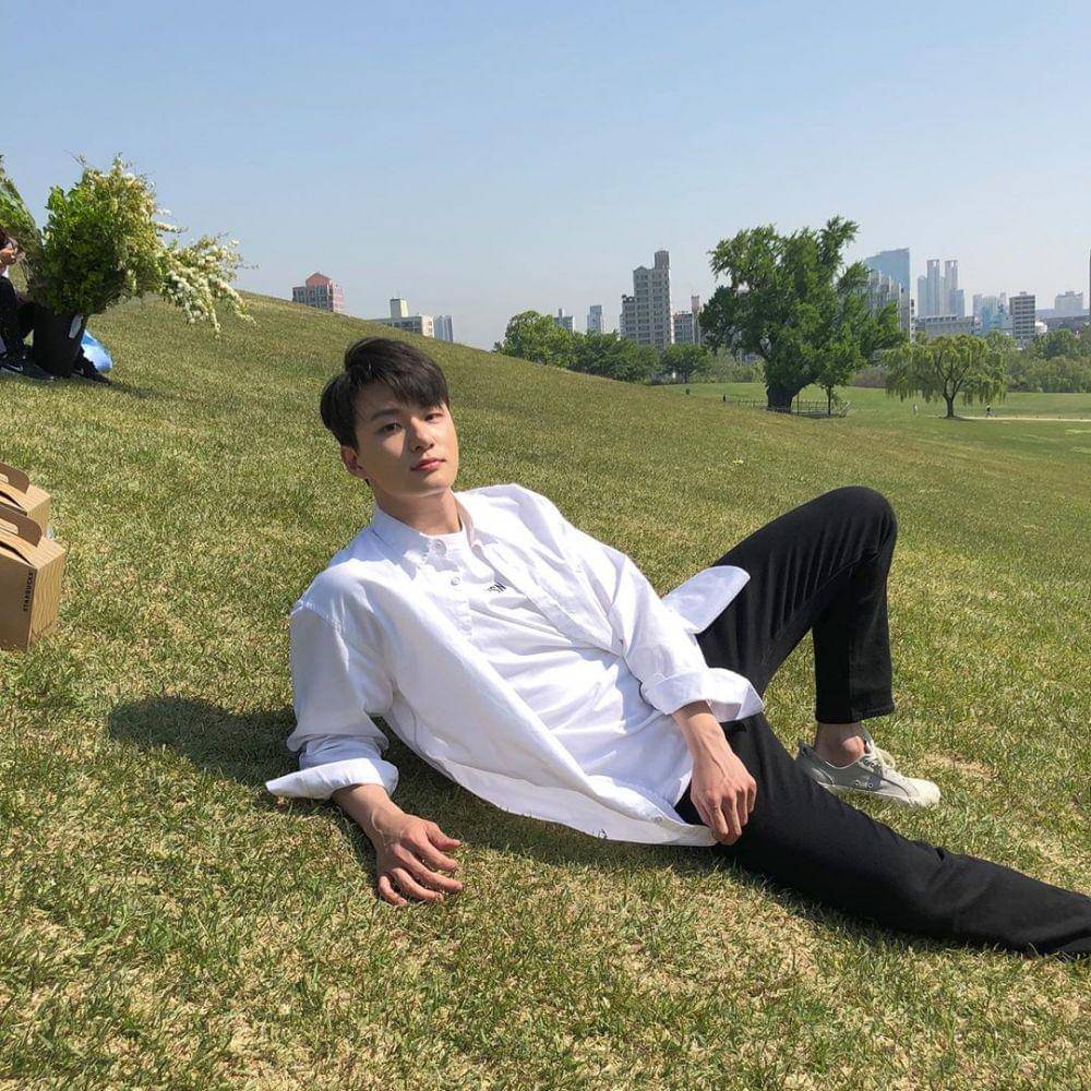 instagram.com/seungho__shin