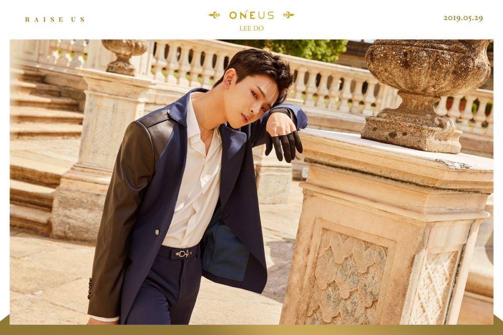 twitter.com/@official_ONEUS