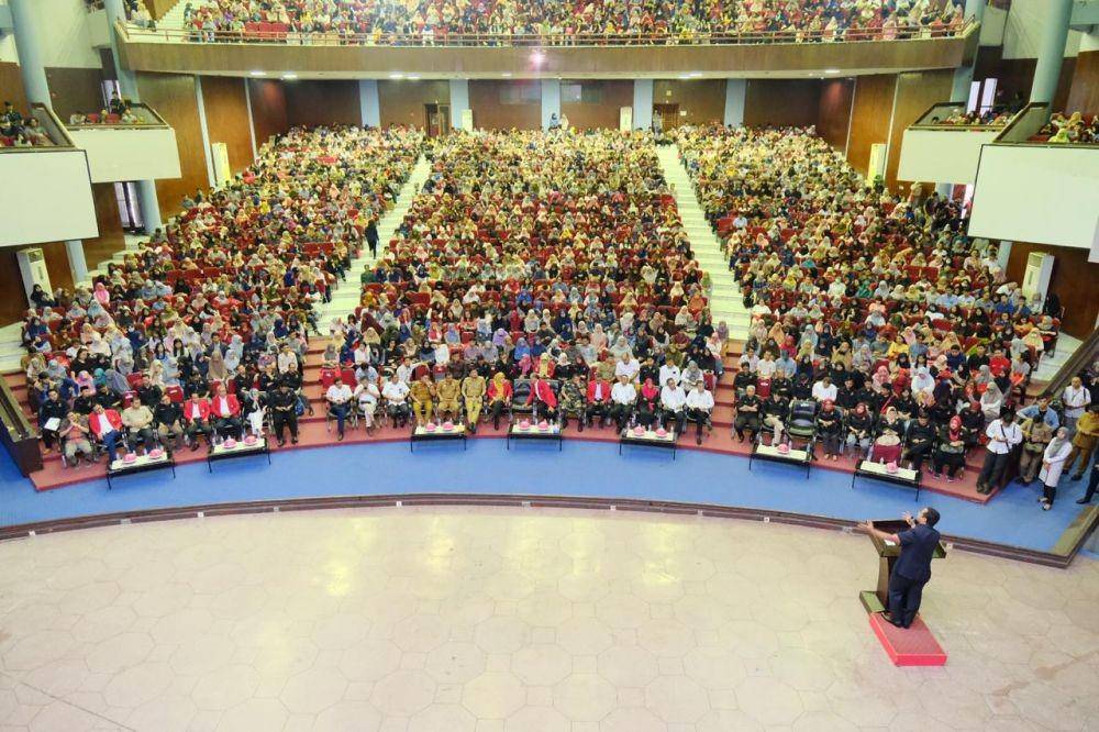 Wagub Sulsel Andi Sudirman Sulaiman lepas mahasiswa KKN Unhas. IDN Times/Istimewa