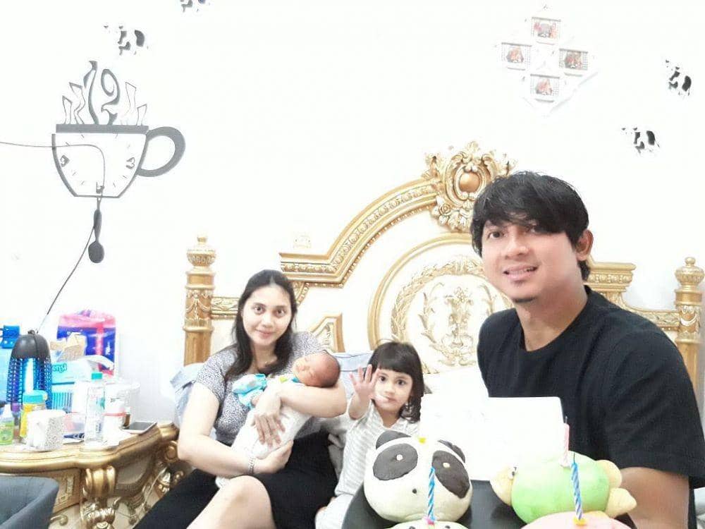 instagram.com/adenbajaj