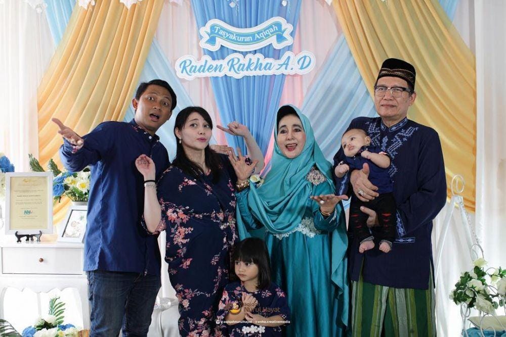 instagram.com/adenbajaj