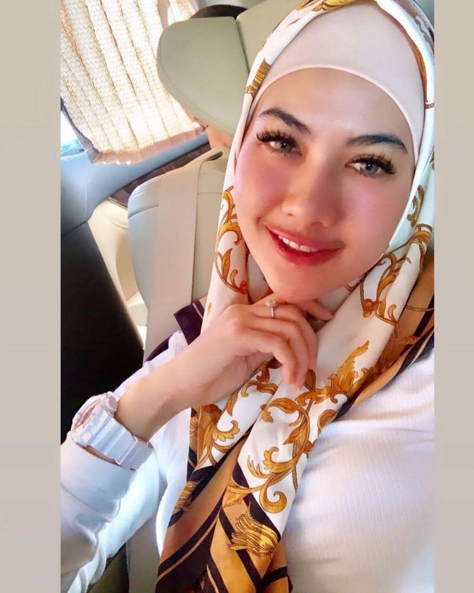 instagram.com/dellaperez