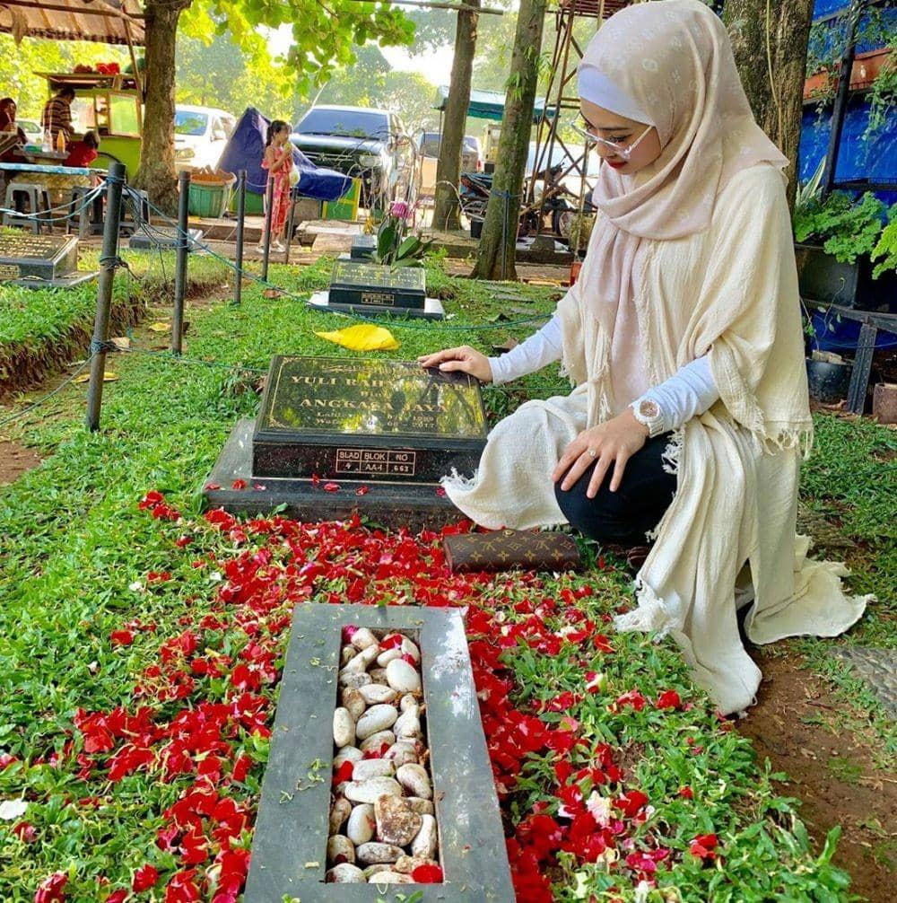 instagram.com/dellaperez