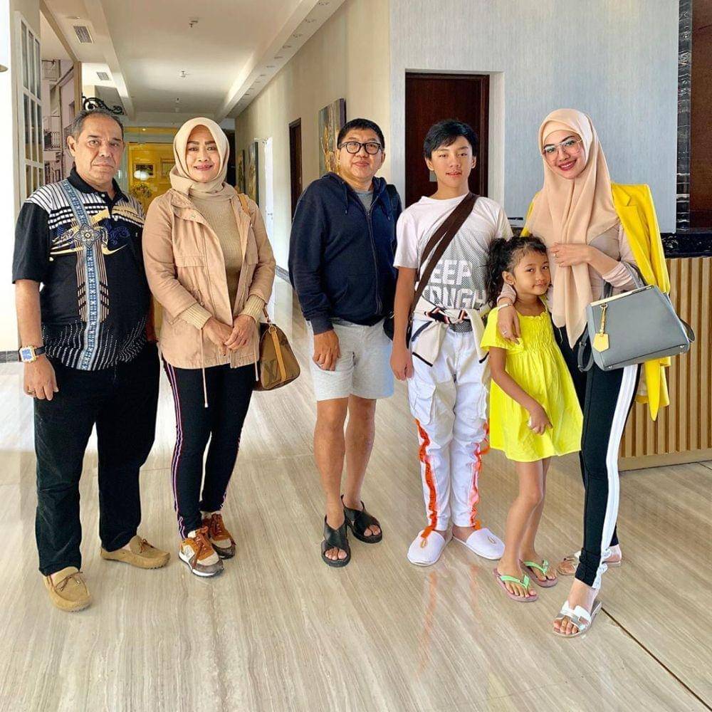 instagram.com/dellaperez