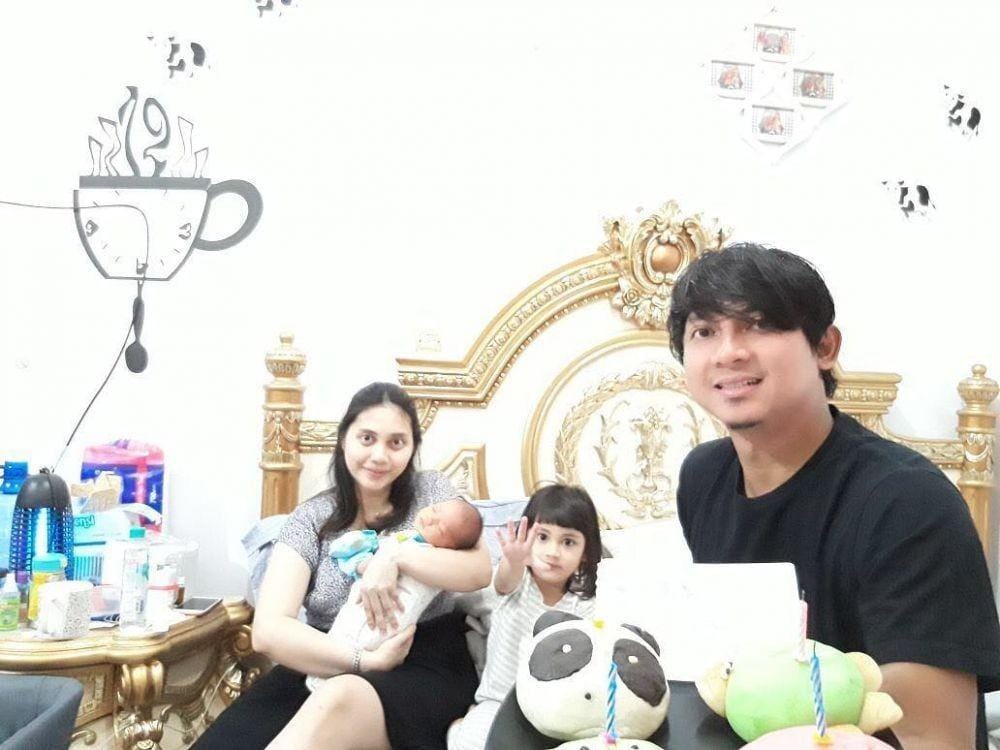 instagram.com/adenbajaj