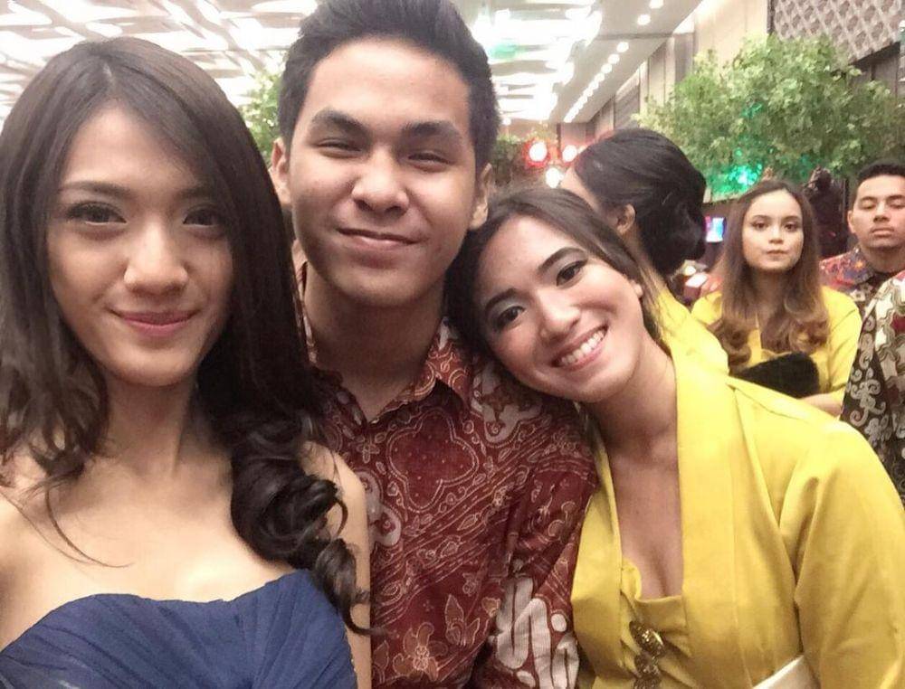 instagram.com/anissza_official