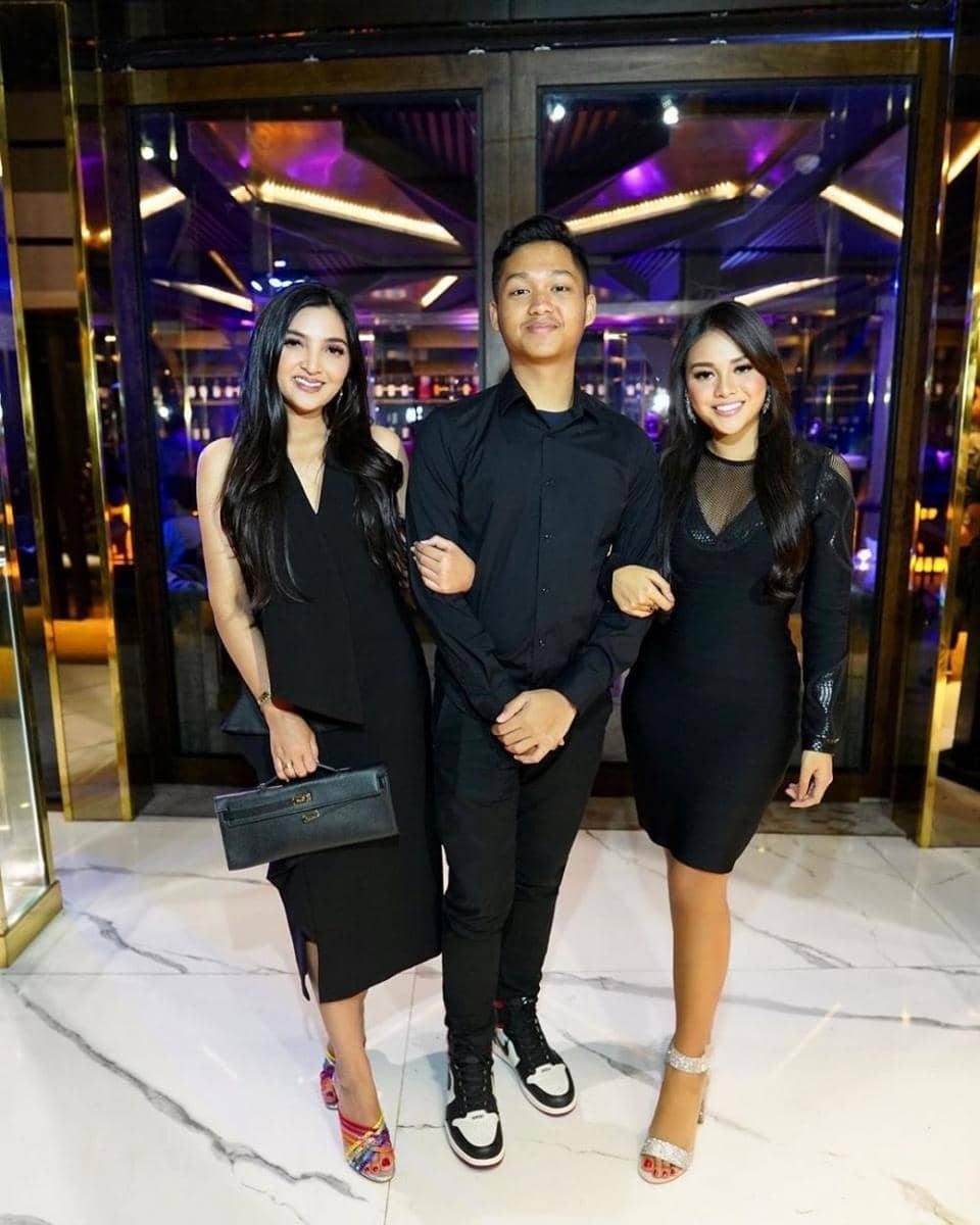 instagram.com/ashanty_ash