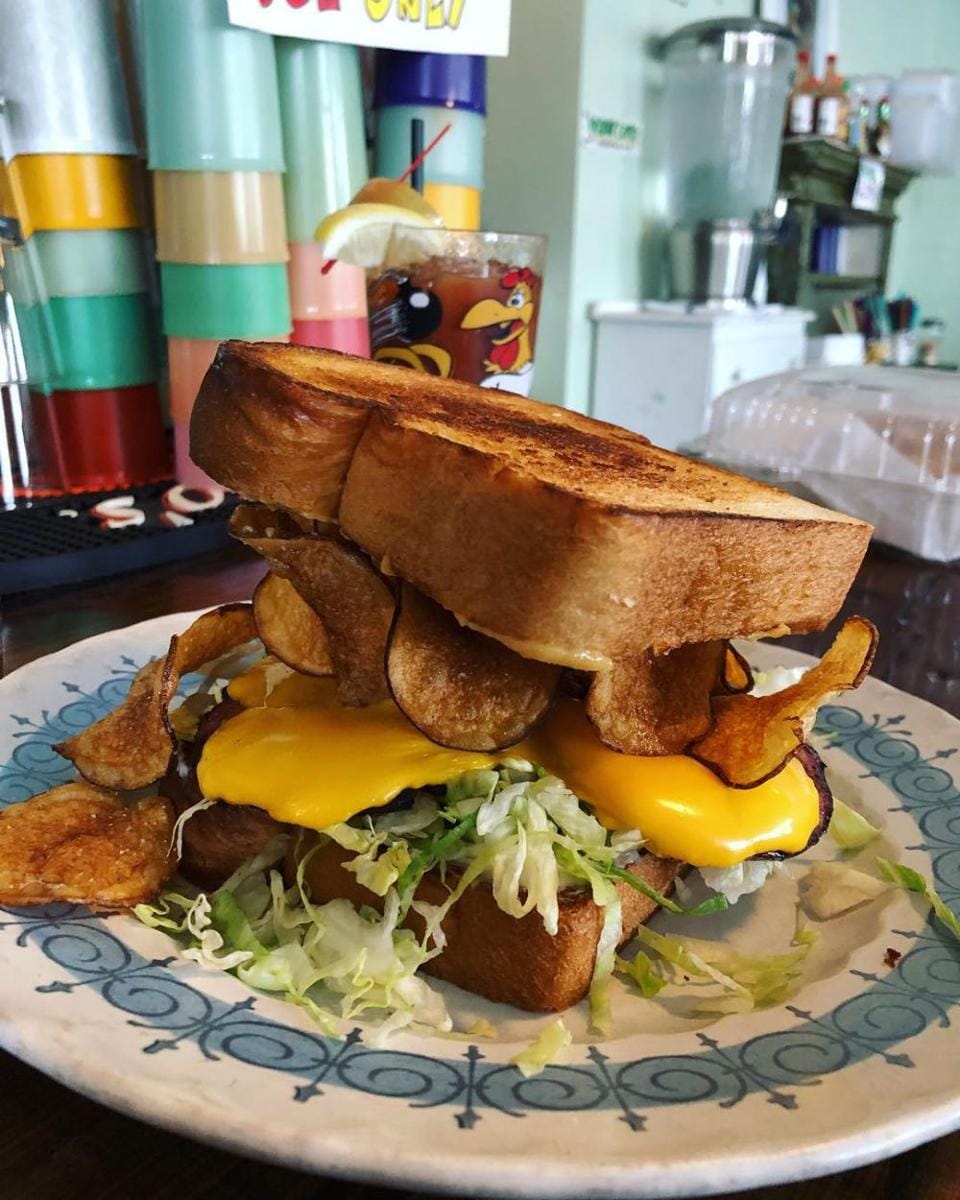 instagram.com/mollybaz