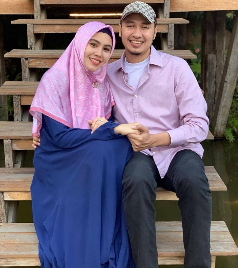 instagram.com/kartikaputriworld