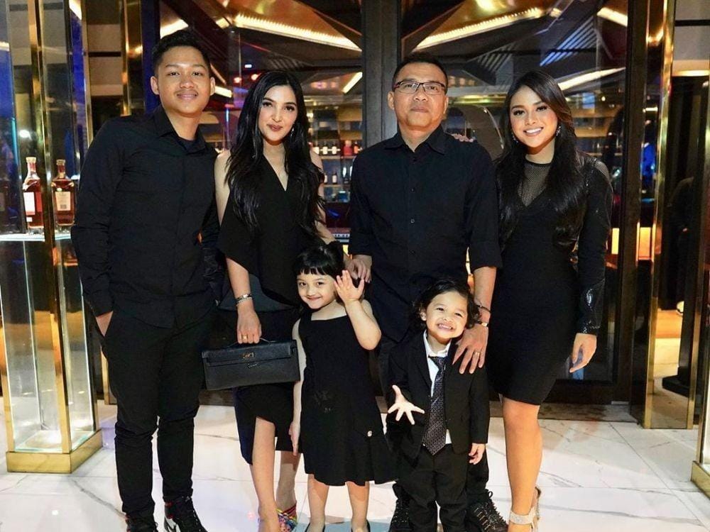 instagram.com/ashanty_ash