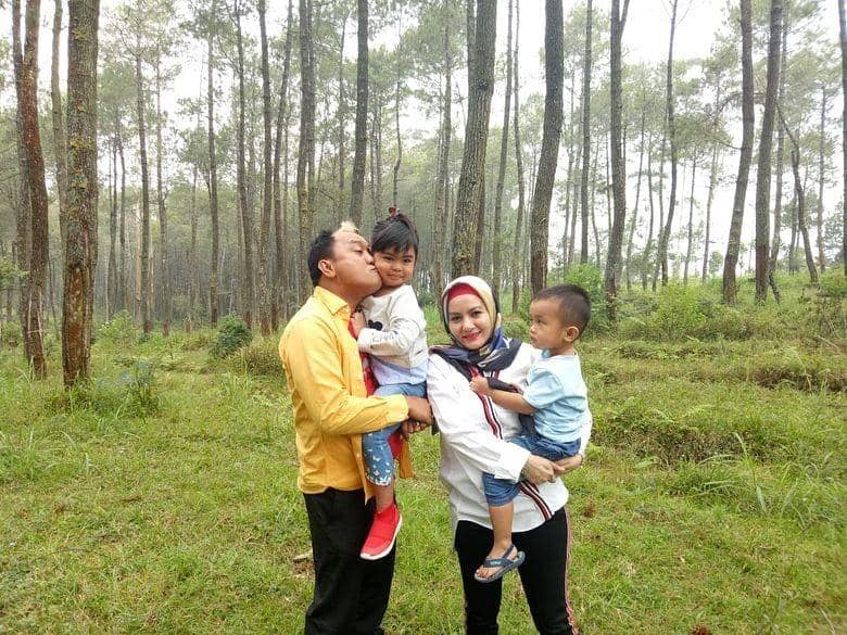 10 Potret Azis Gagap & Dewi Keke yang Makin Mesra Tak Terpisahkan