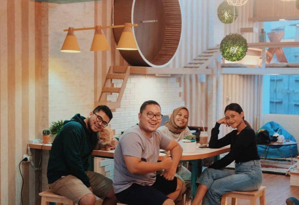 instagram.com/superbeecats