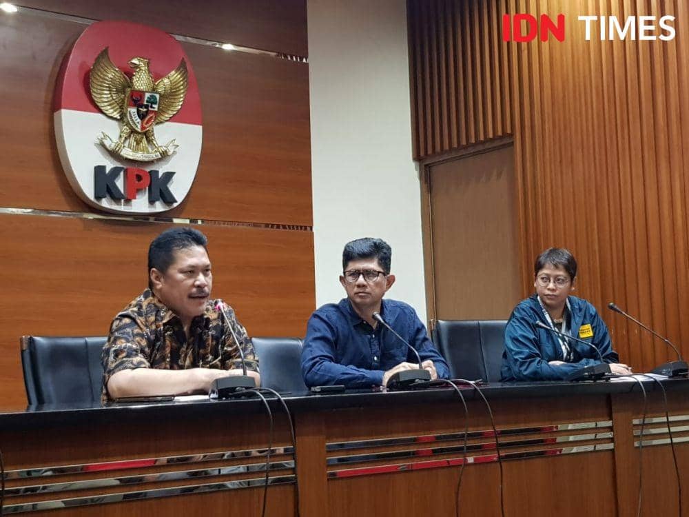 (Pihak Kejaksaan Agung dan Pimpinan KPK ketika tengah memberikan keterangan pers) IDN Times/Santi Dewi