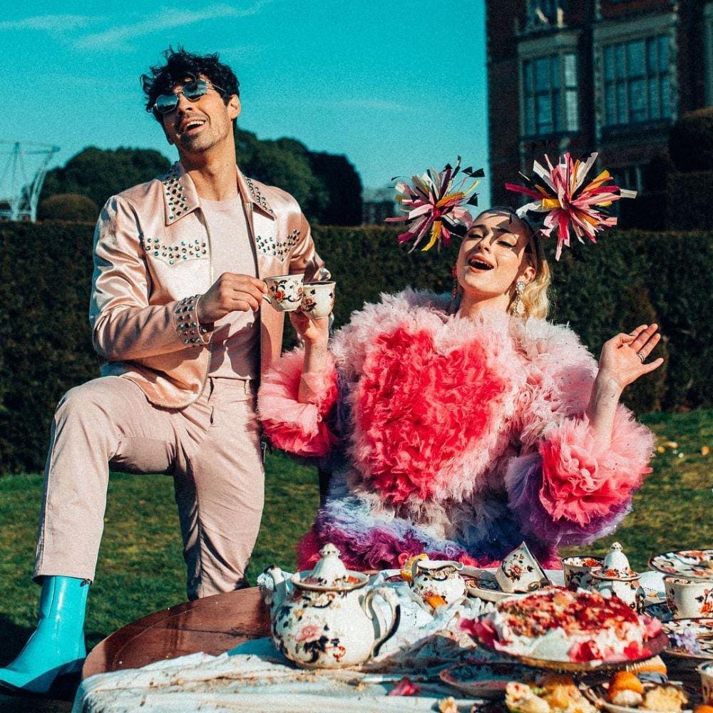 instagram.com/sophiet