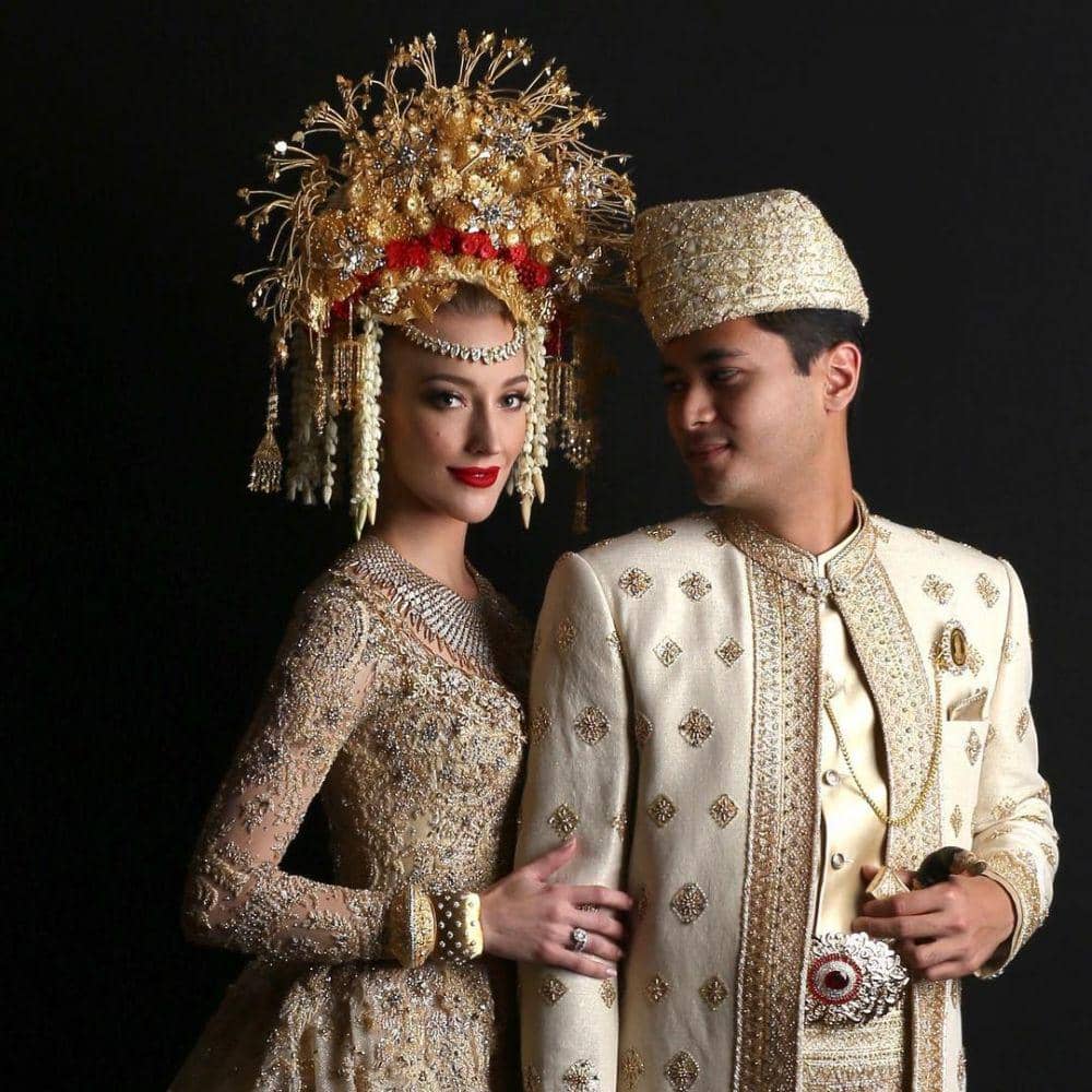 instagram.com/varshaadhikumoro