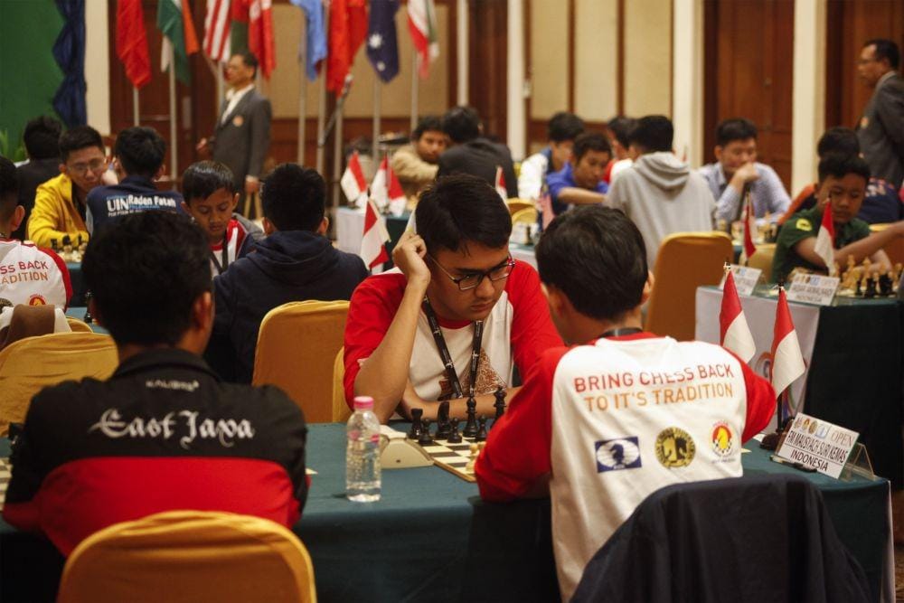 Sejumlah pecatur yunior bertanding pada Asian Junior Chess Championship 2019 di Solo, Jawa Tengah