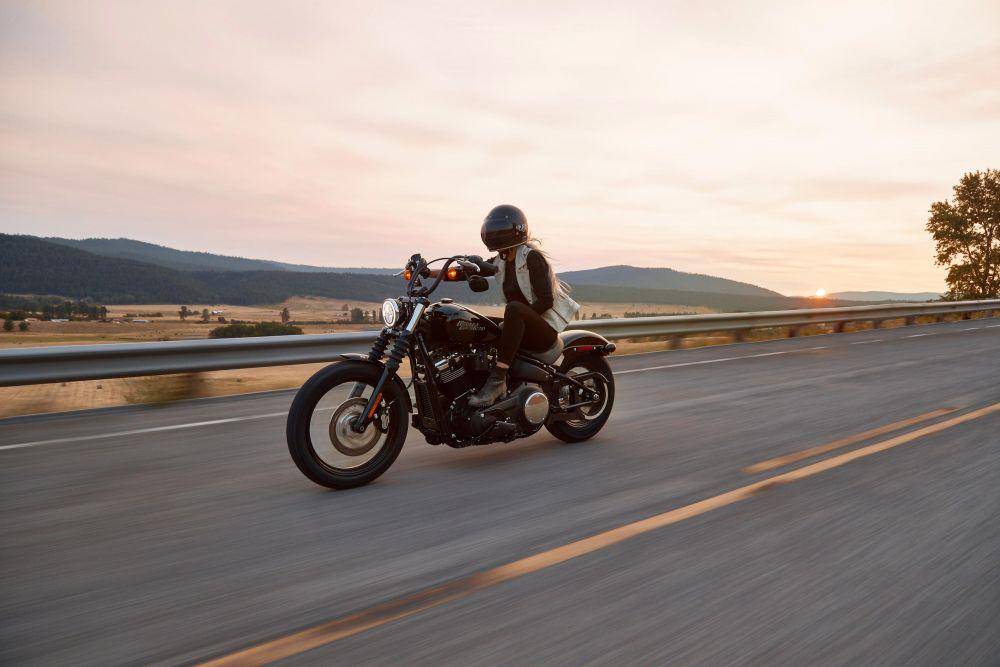 https://unsplash.com/Harley-Davidson