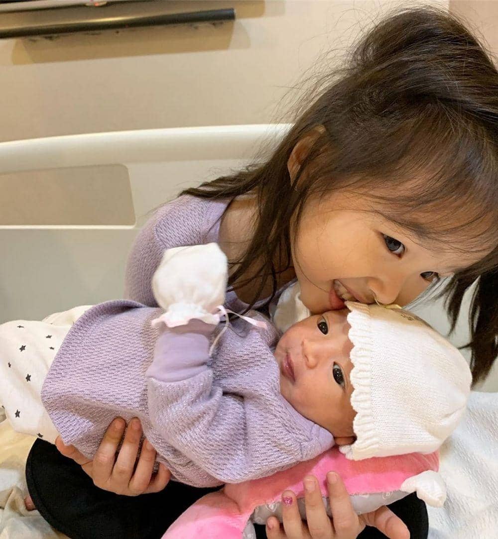 instagram.com/thaniaputrionsu