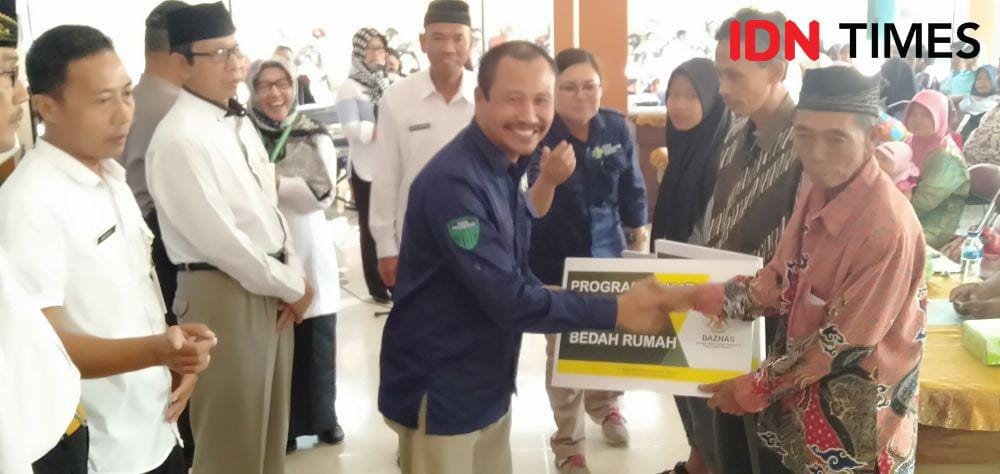 Kepala Dinas Kesehatan Bantul, Agus Budi Raharja (baju biro warna biru dongker lengan panjang). IDN Times/Daruwaskita