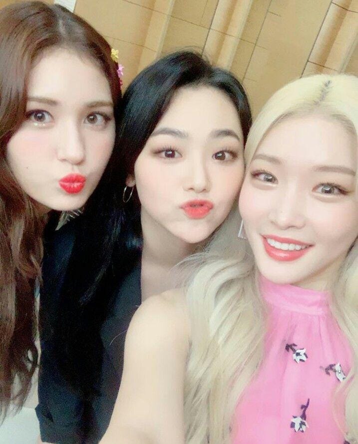 Instagram.com/chungha_official