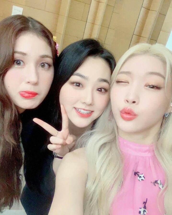 Instagram.com/chungha_official