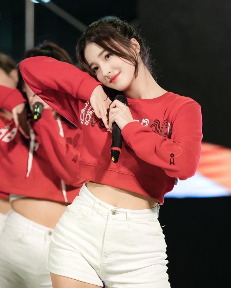 instagram.com/nancy.momoland/
