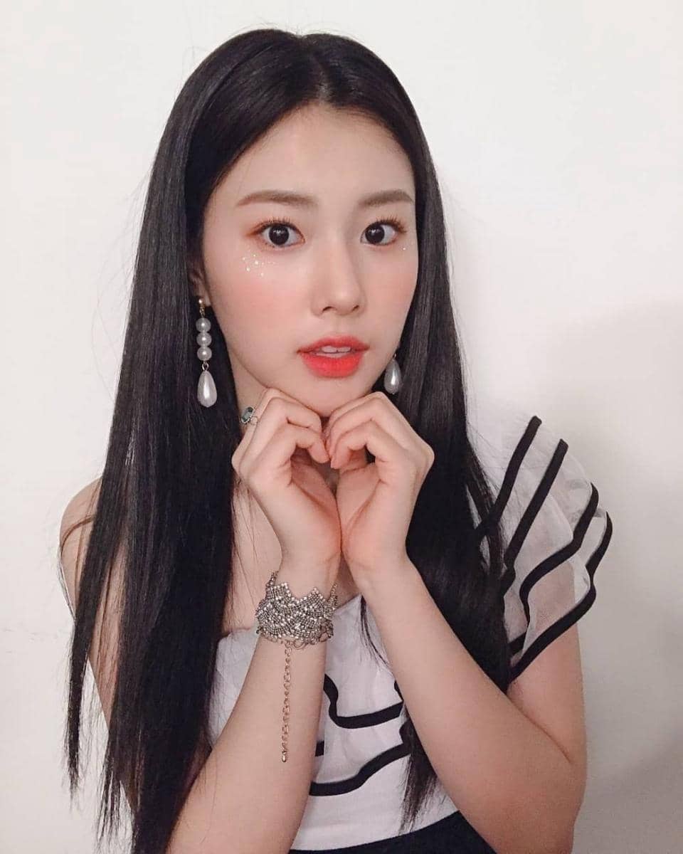 instagram.com/official_izone