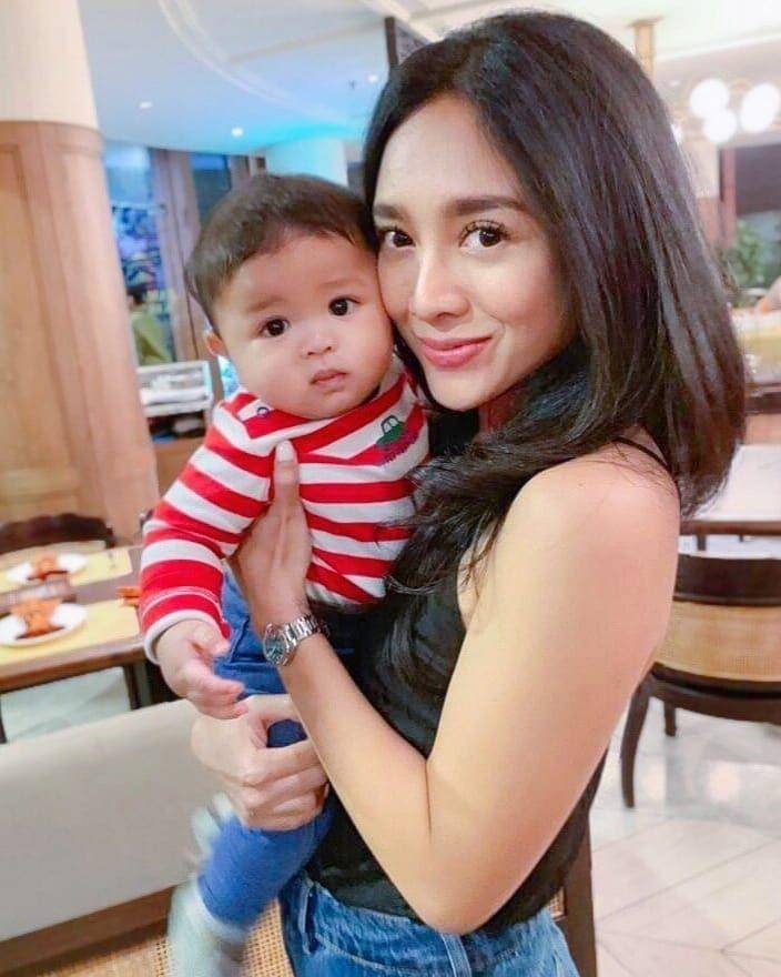 Instagram/dea_ananda