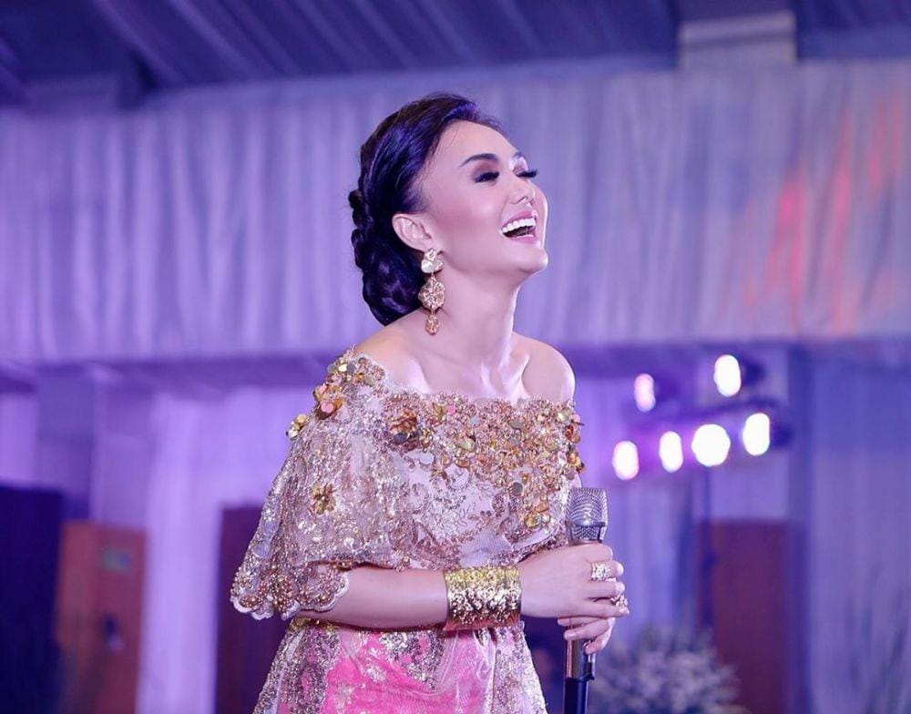 Instagram/yunishara36