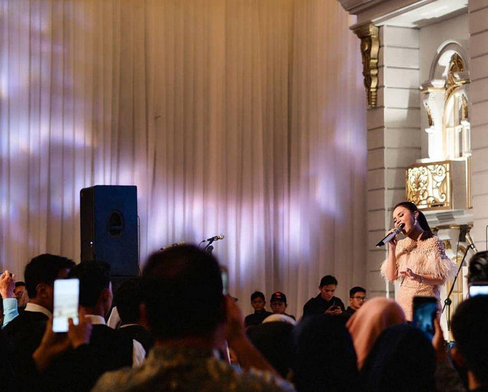 Instagram/itsrossa910