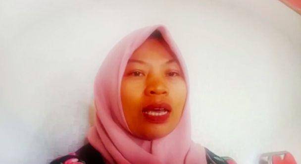 (Terpidana kasus UU ITE Baiq Nuril Maknun ketika menagih Jokowi agar diberi Amnesti) Screen shot video SAFEnet