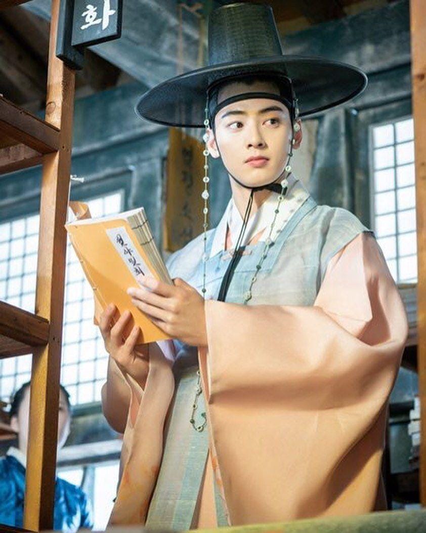 instagram.com/eunwooastr0