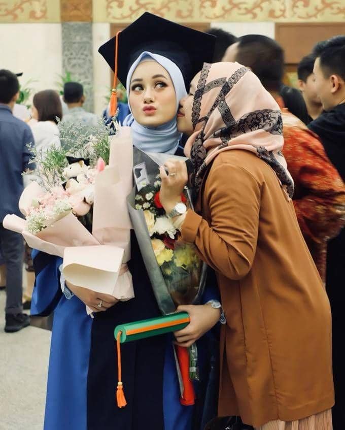 instagram.com/dindahw/