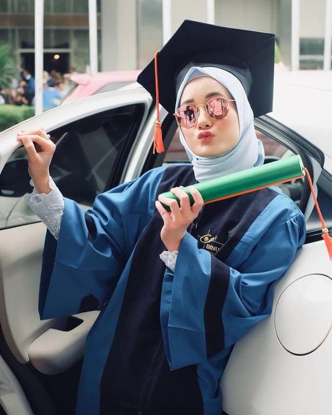 instagram.com/dindahw/