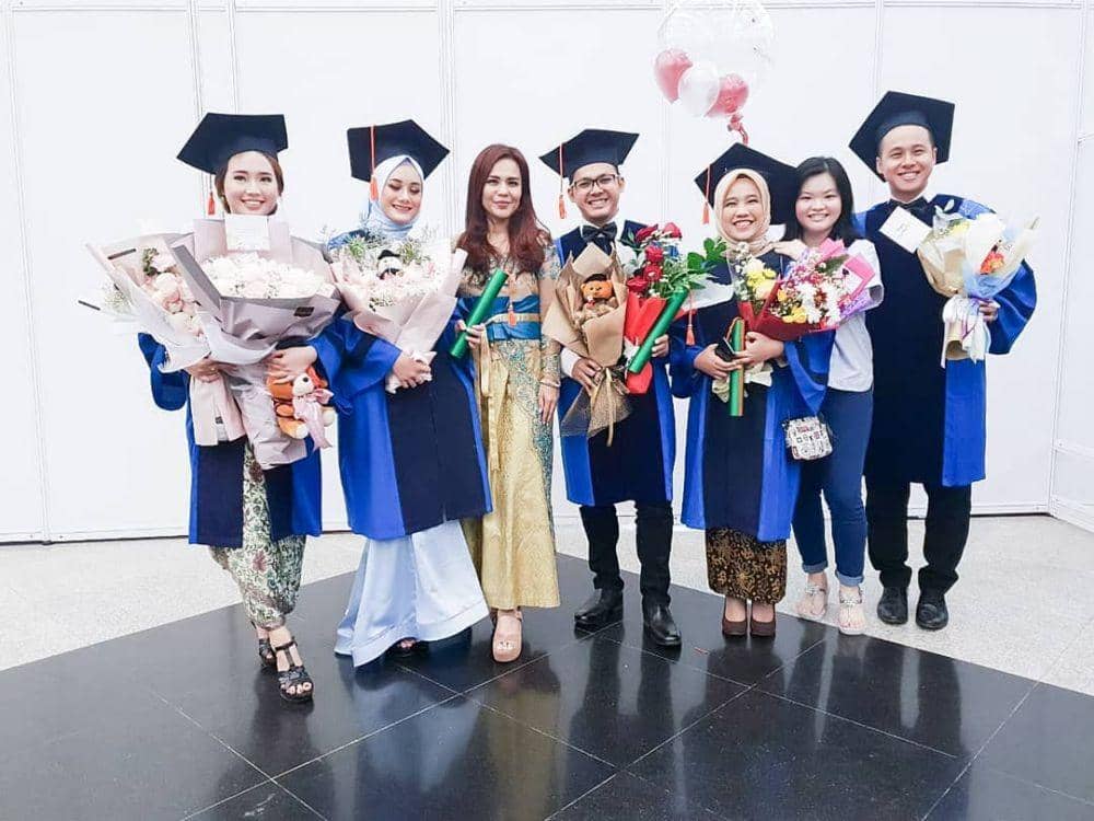 instagram.com/dindahw/