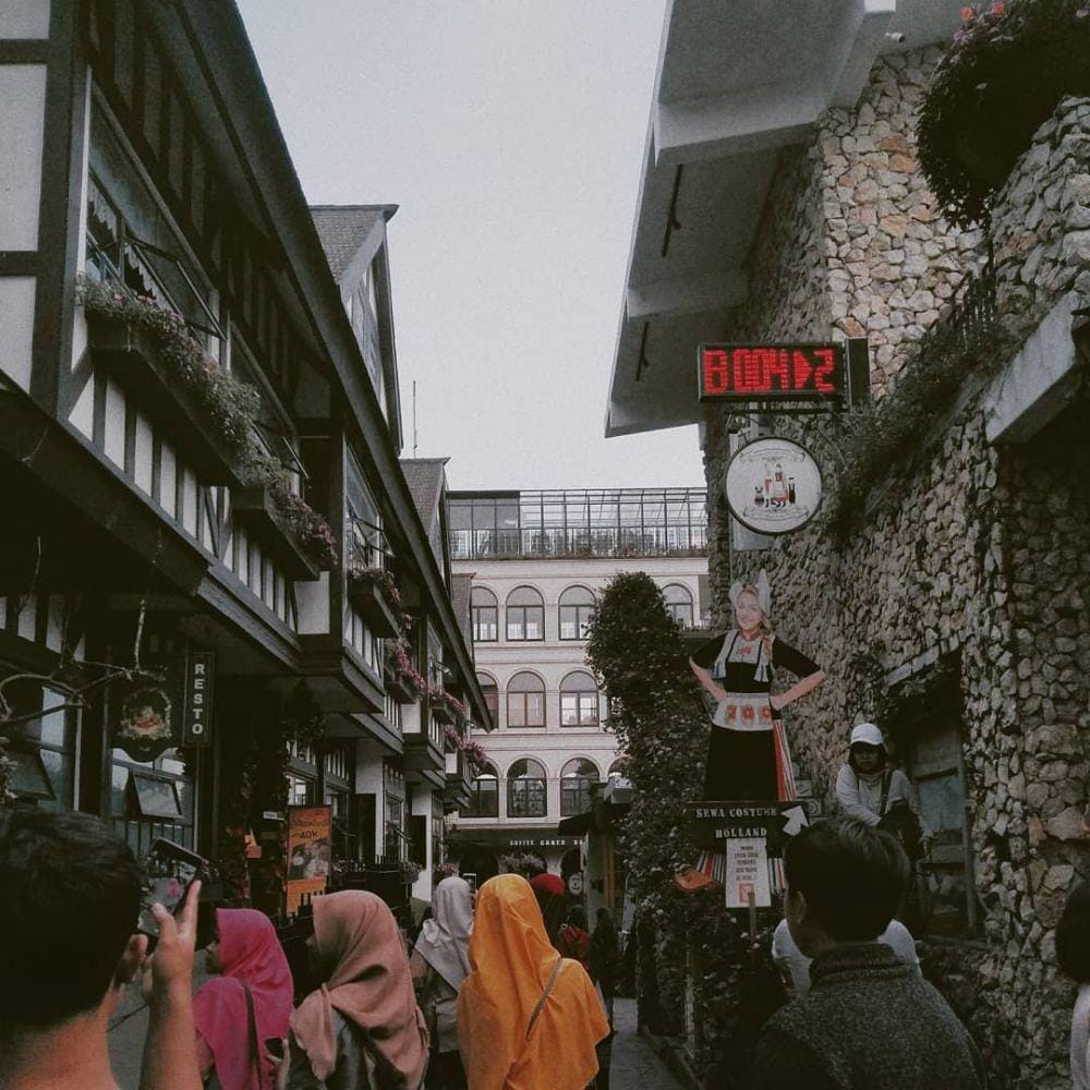 instagram.com/deebtan