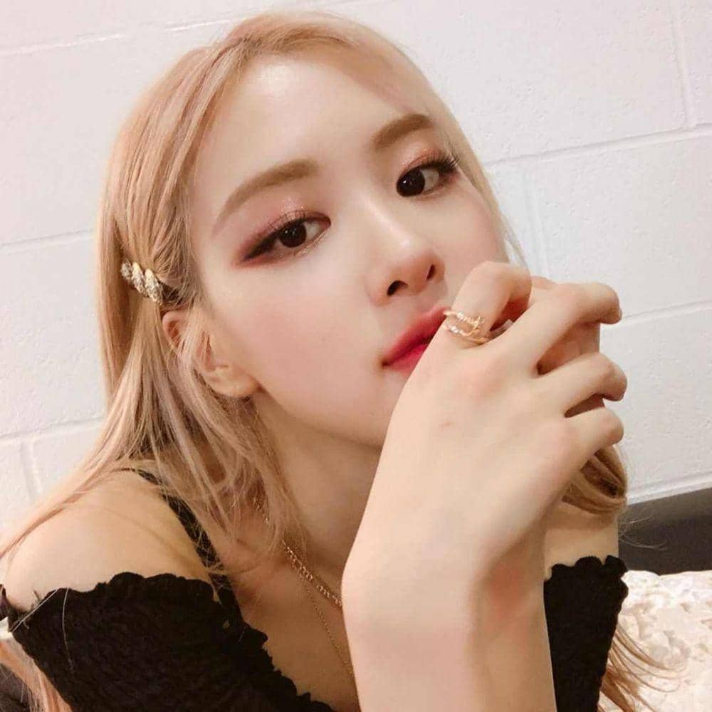 instagram.com/roses_are_rosie