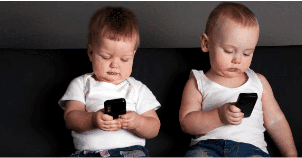 Bayi pakai gadget