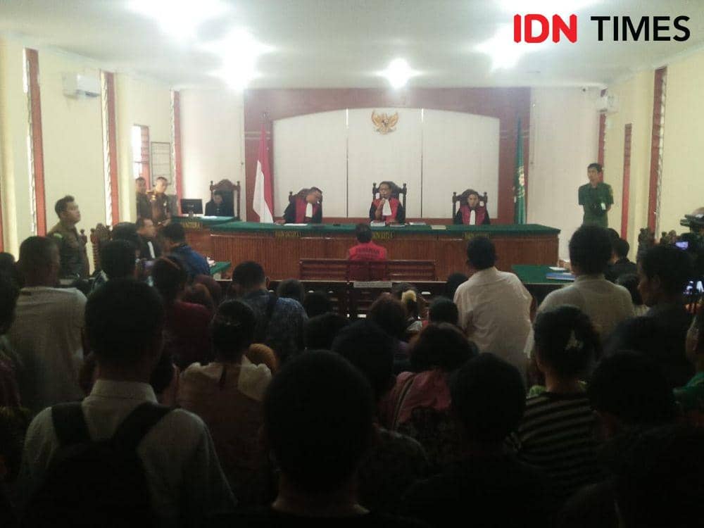 Mantan Bupati Tapteng Divonis 5 Tahun Penjara, Pendukung Soraki Hakim