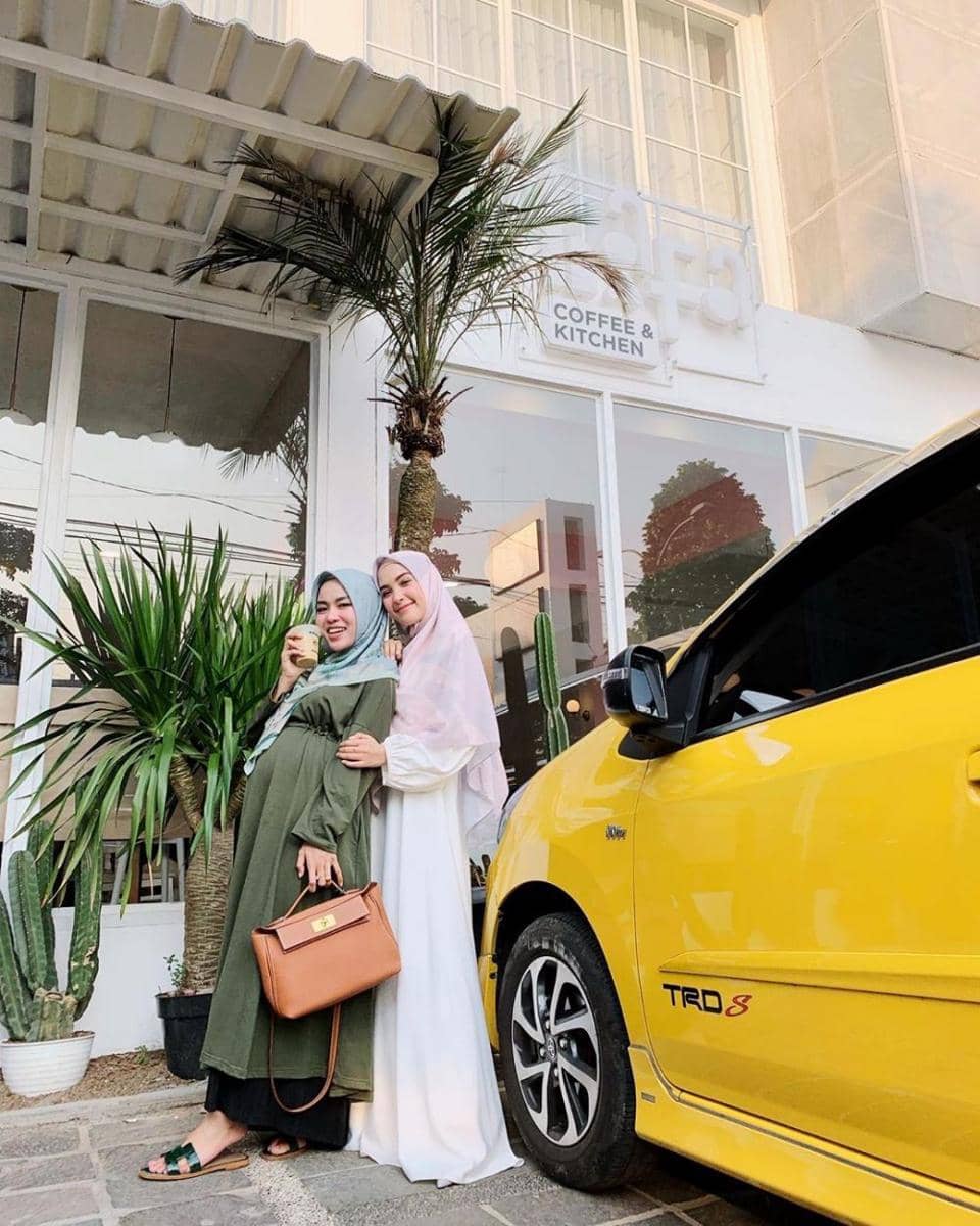 instagram.com/medinazein