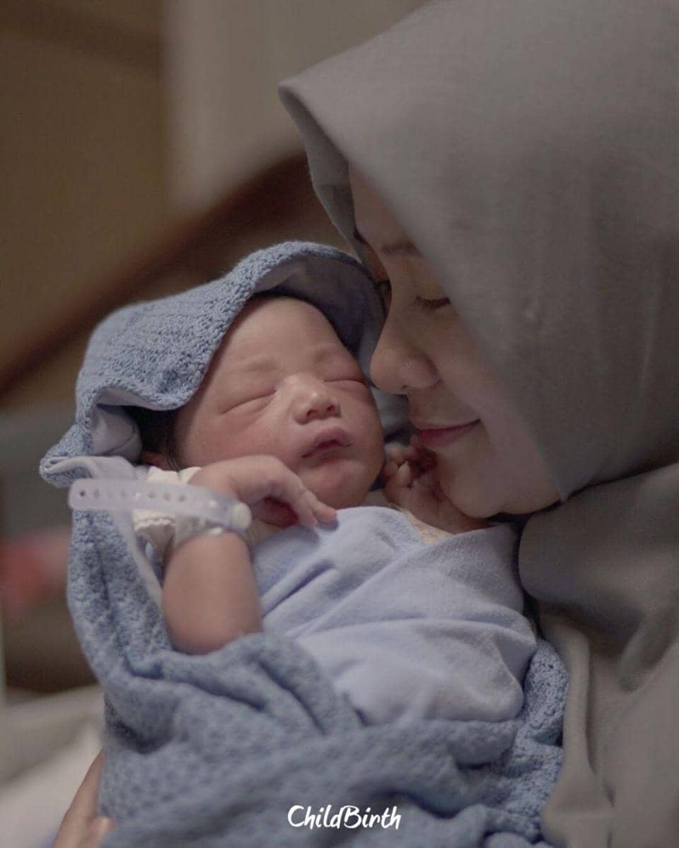 Instagram/childbirthphotography