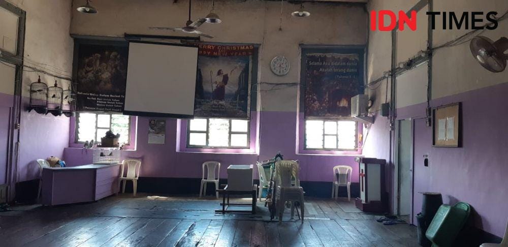 Tak hanya multi ras, Gedung Setan juga dihuni warga dari berbagai agama (IDN Times/Ardiansyah Fajar)