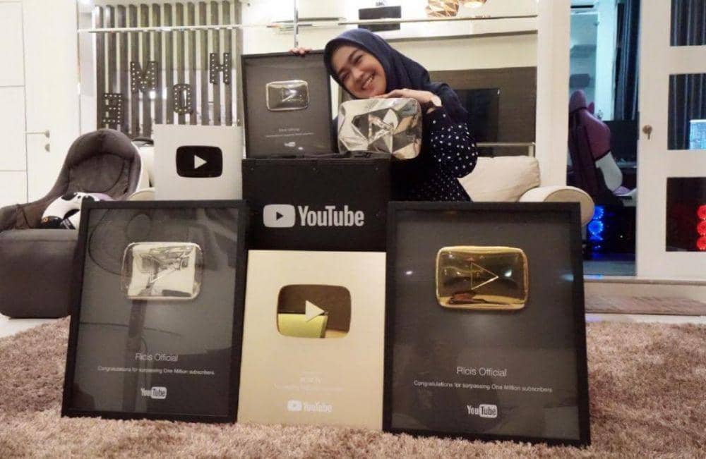 instagram.com/riaricis1795