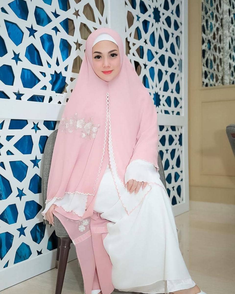 instagram.com/celine_evangelista