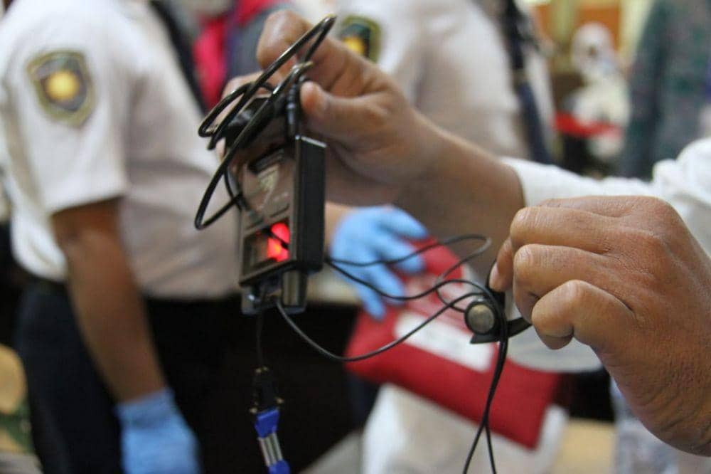 Ingin Mudah Komunikasi, CJH Asal Probolinggo Bawa HT