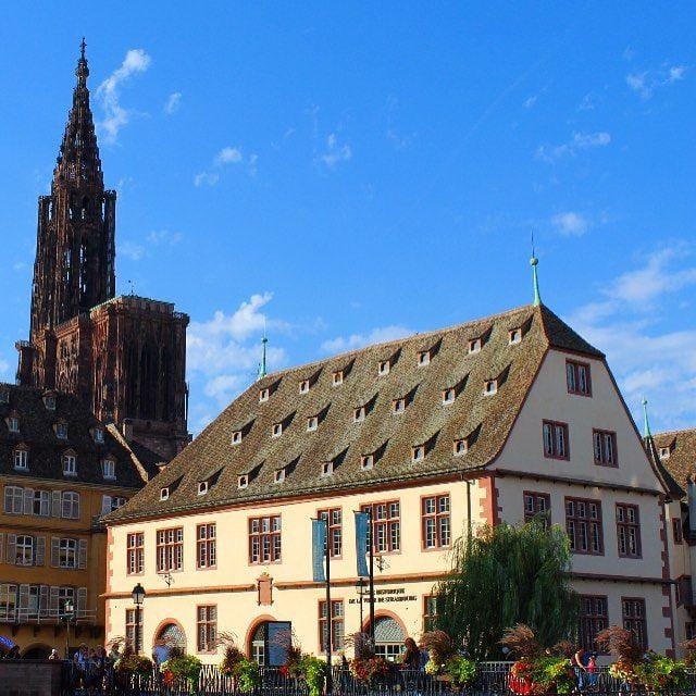 instagram.com/lyonnaisyearabroad