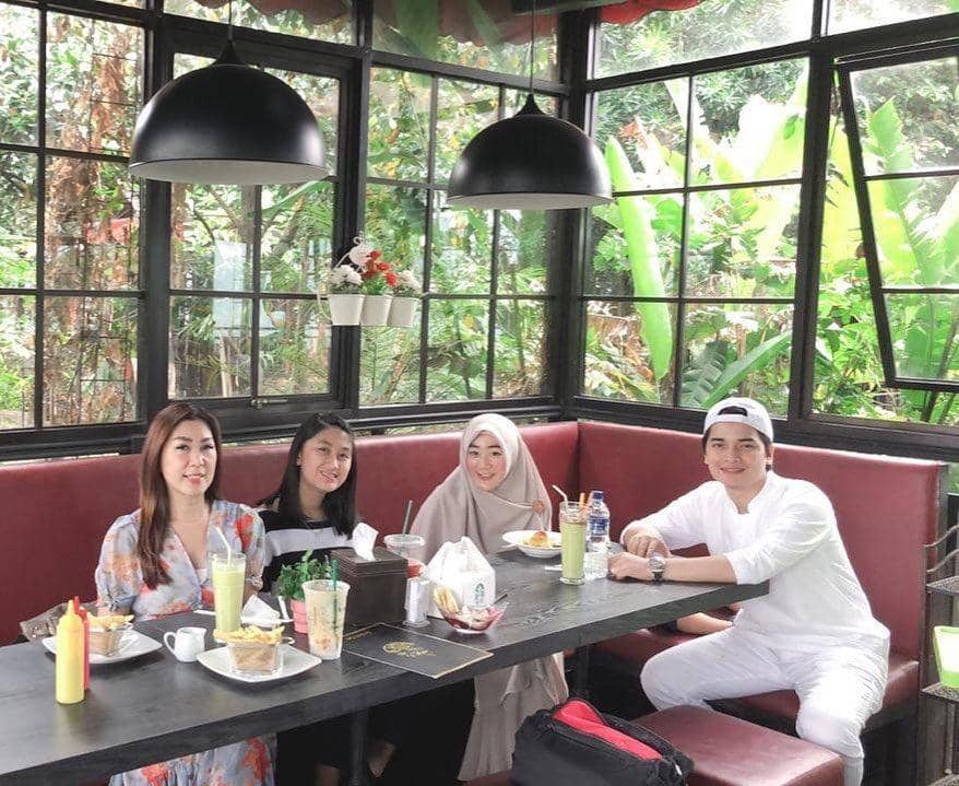 Instagram.com/larissachou